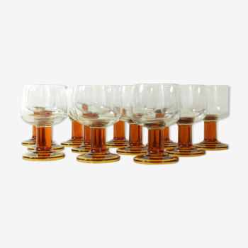 12 verres à pied vintage