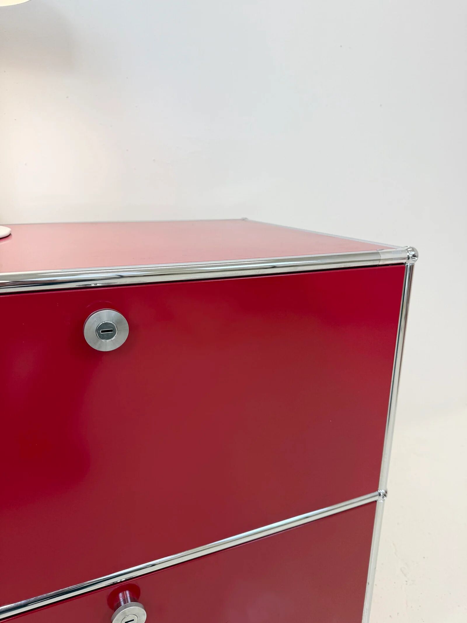 USM Haller "Ruby Red" – storage unit (as new condition)