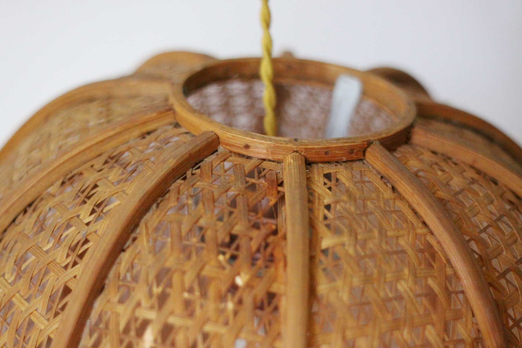 Wicker hanging lamp