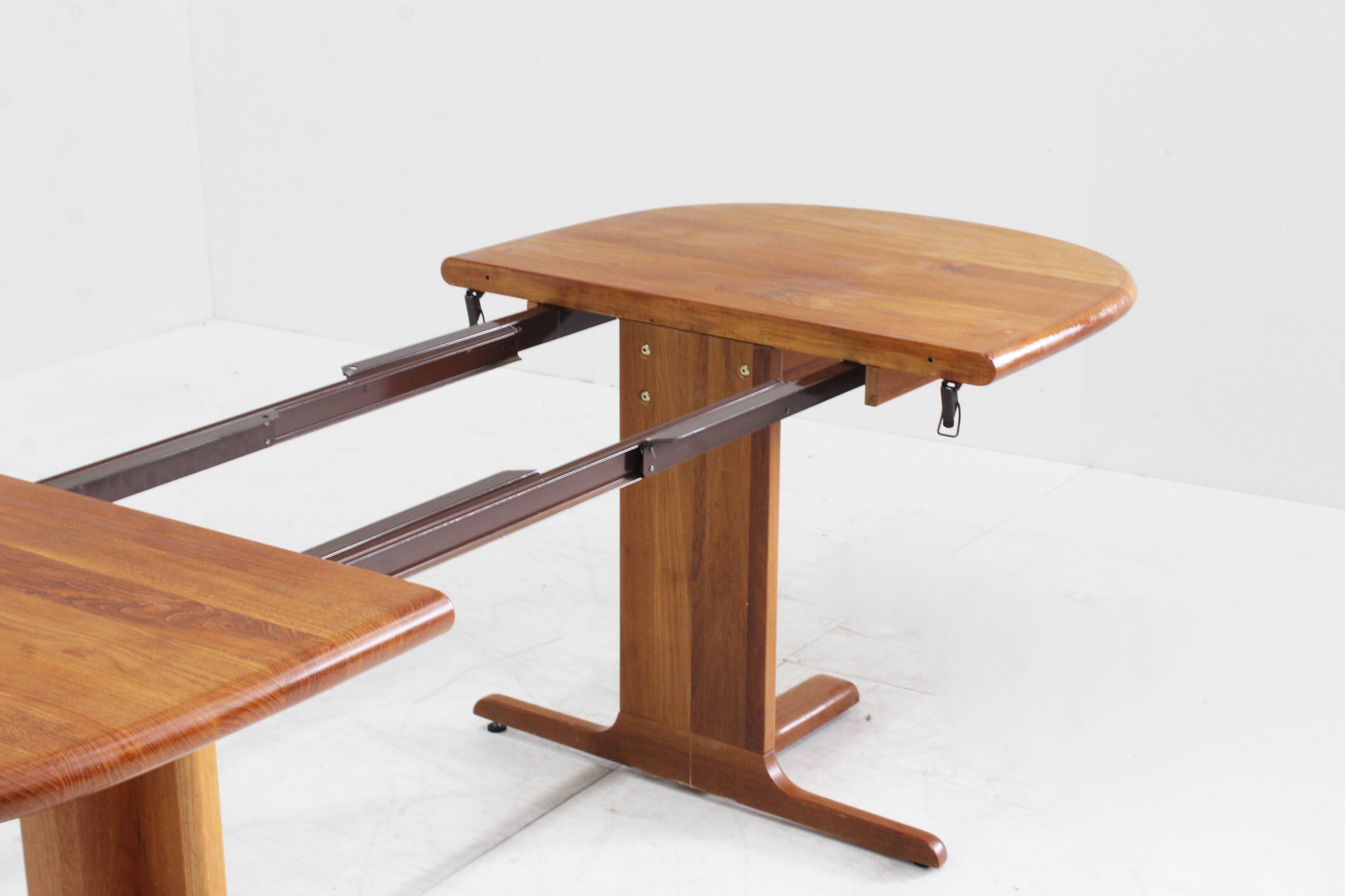 Table à manger ovale extensible vintage danoise en teck massif des années 1960