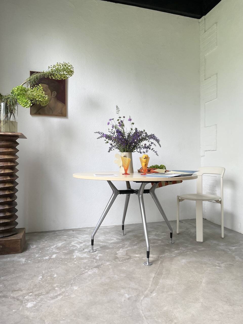 Tecno Nomos Round Table Brushed Metal