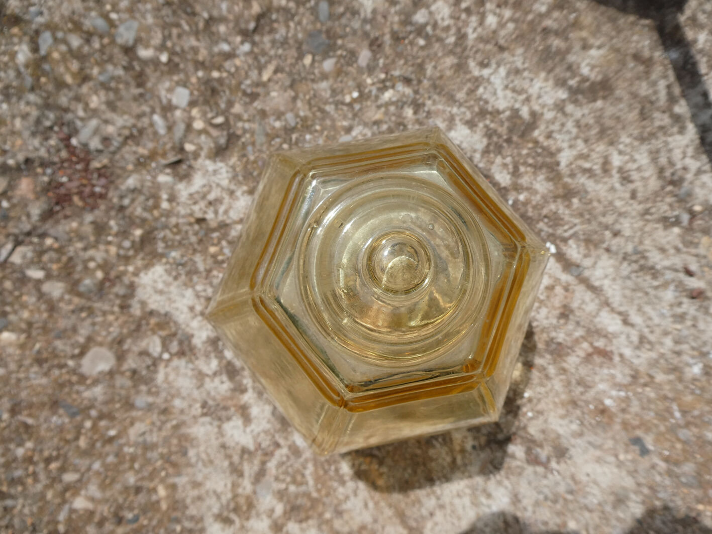 Suspension art deco globe in yellow glass