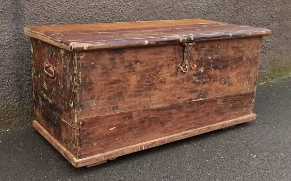 Ancien coffre en bois