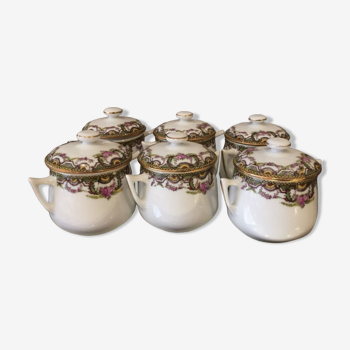 Suite de 6 pots à créme avec leur plateau en porcelaine de limoges