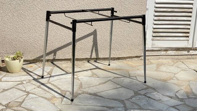 Vintage formica table with 2 extensions