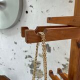 Patère wears pine coat 70