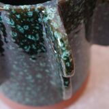 Vase en céramique sculptural émaillé vert foncé à reflets