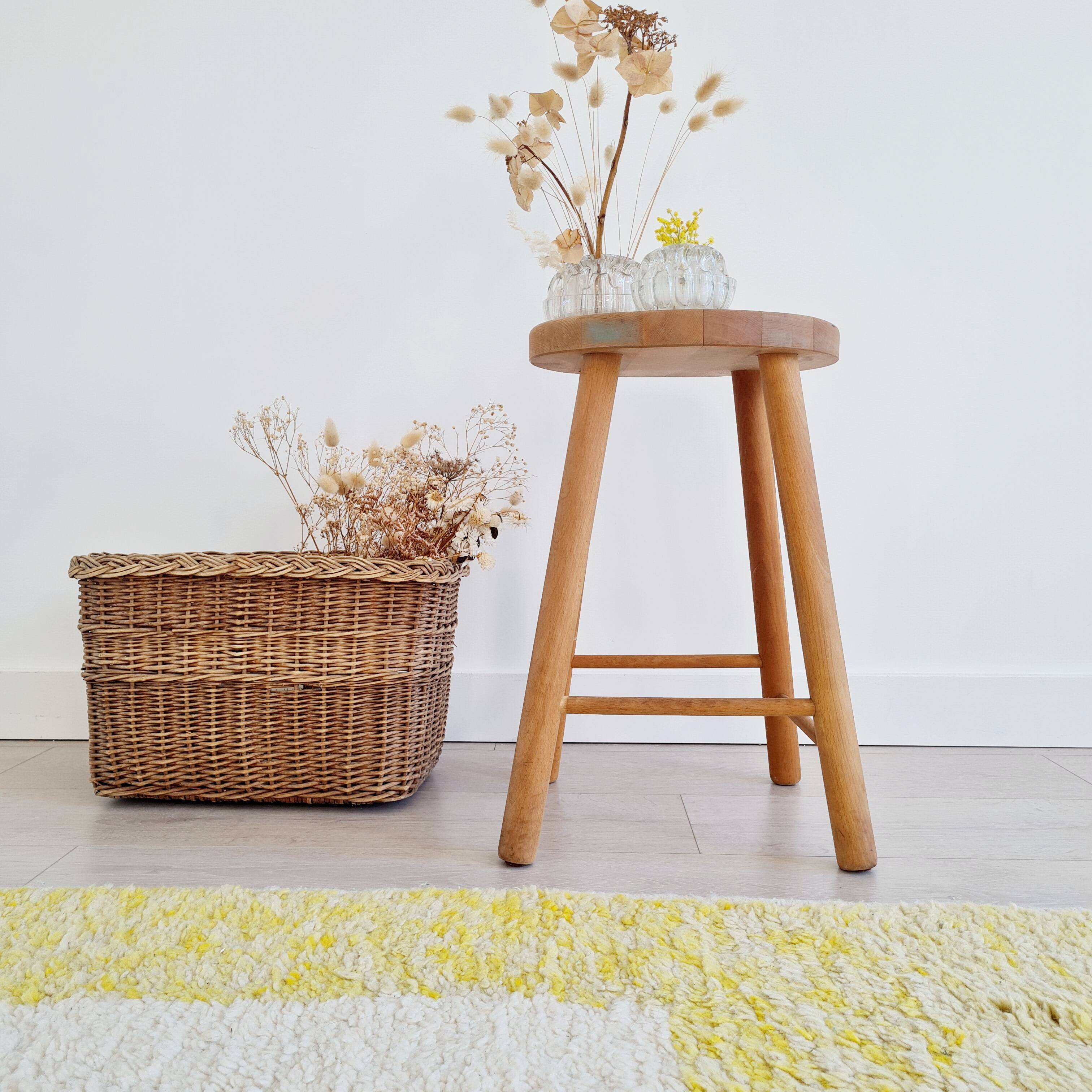 Solid wood stool - saddle