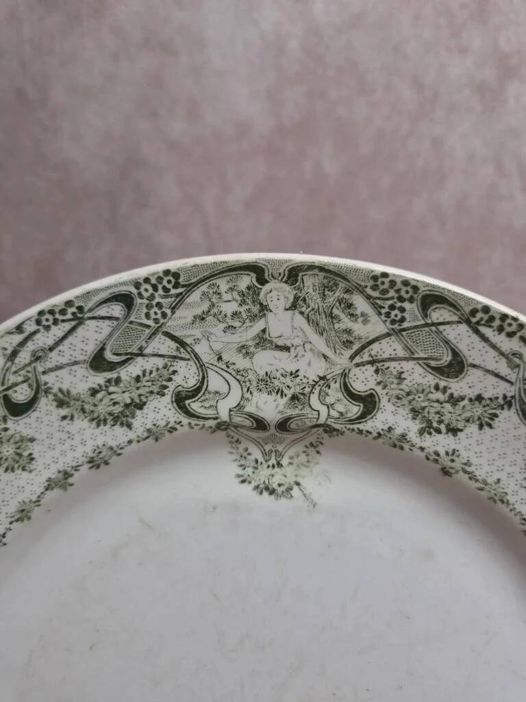 Antique ironstone plate from Creil and Montereau, Compiègne green model.