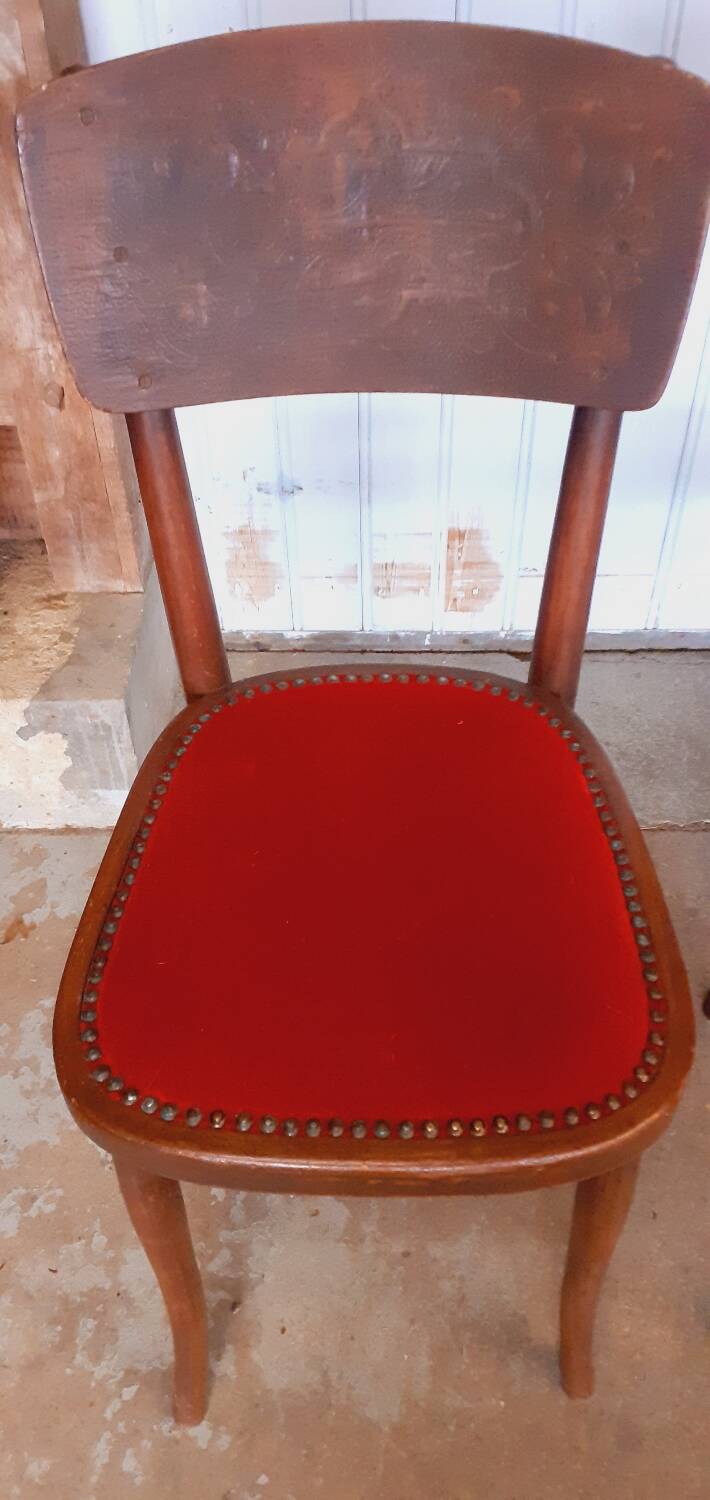 Pair of Thonet chairs.