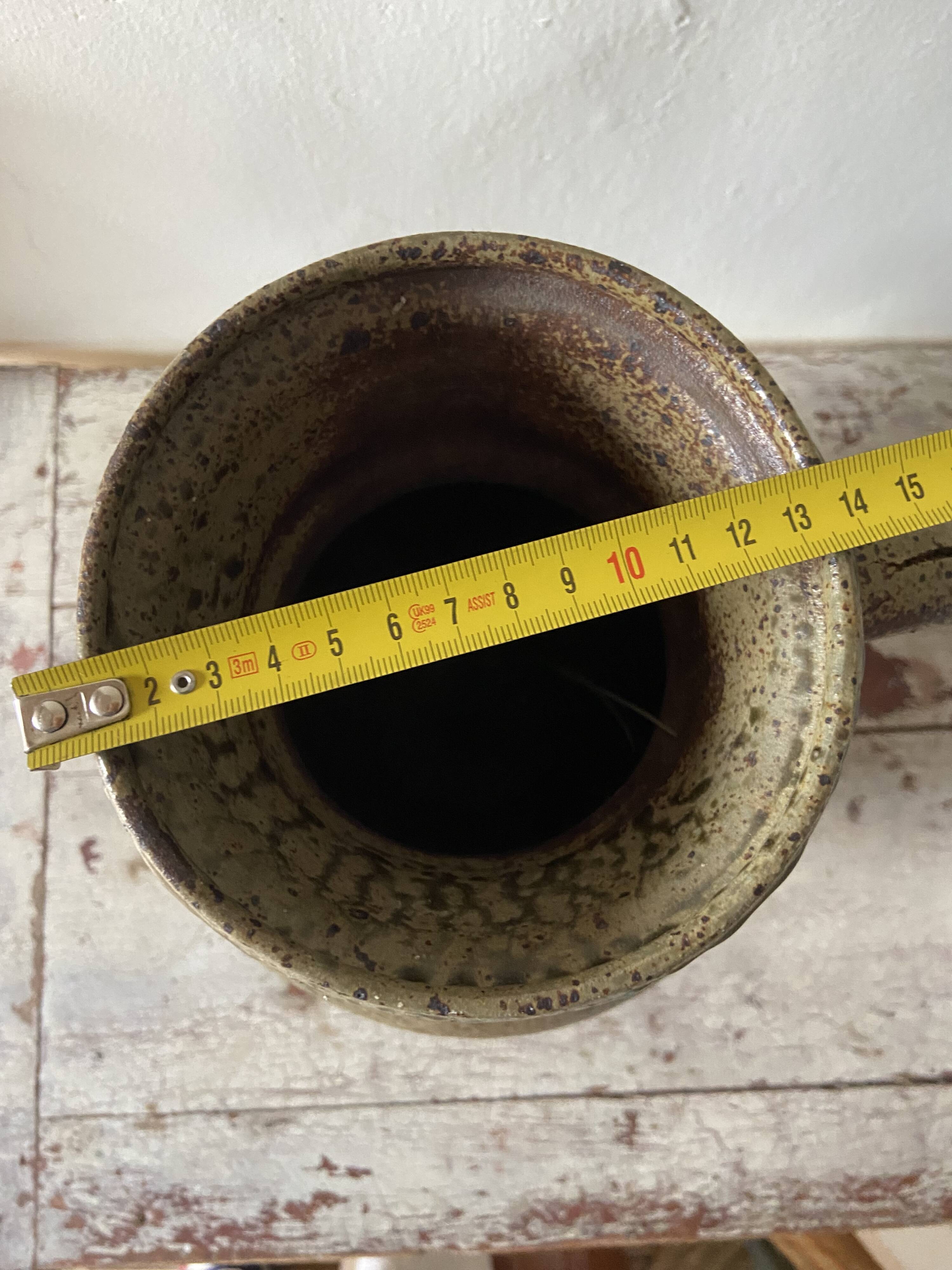 Great ceramic vase from the 70s with a very nice shape.