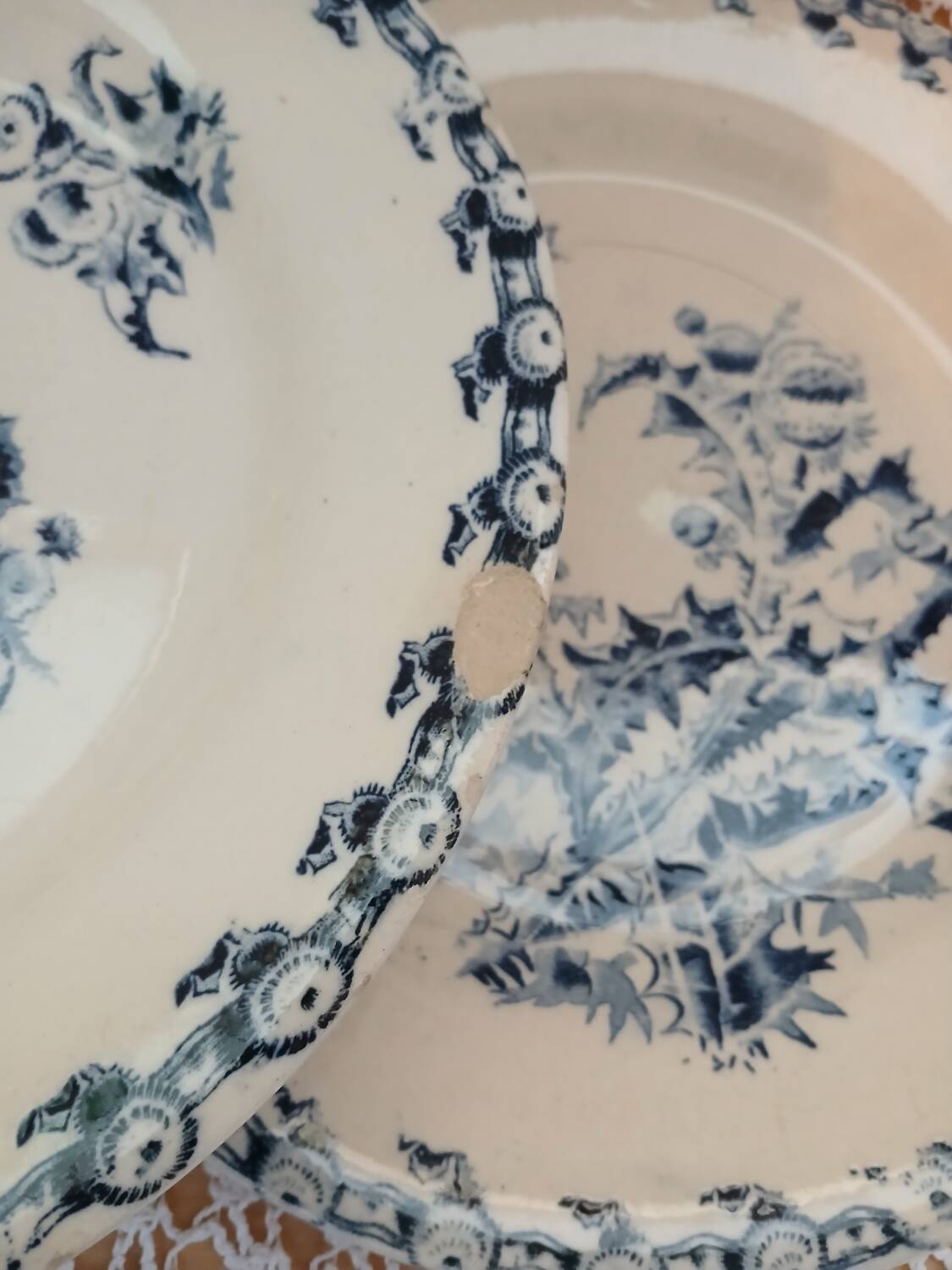 4 flat plates "thistles" from gien