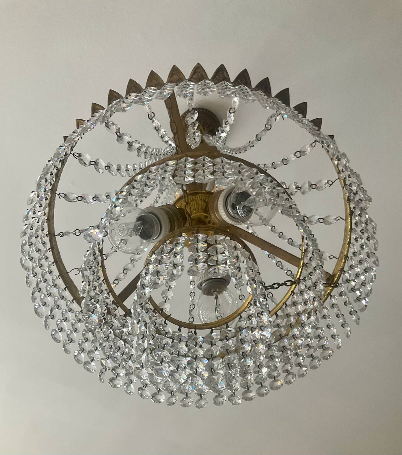 Hot air balloon chandelier in brass and crystal pendants