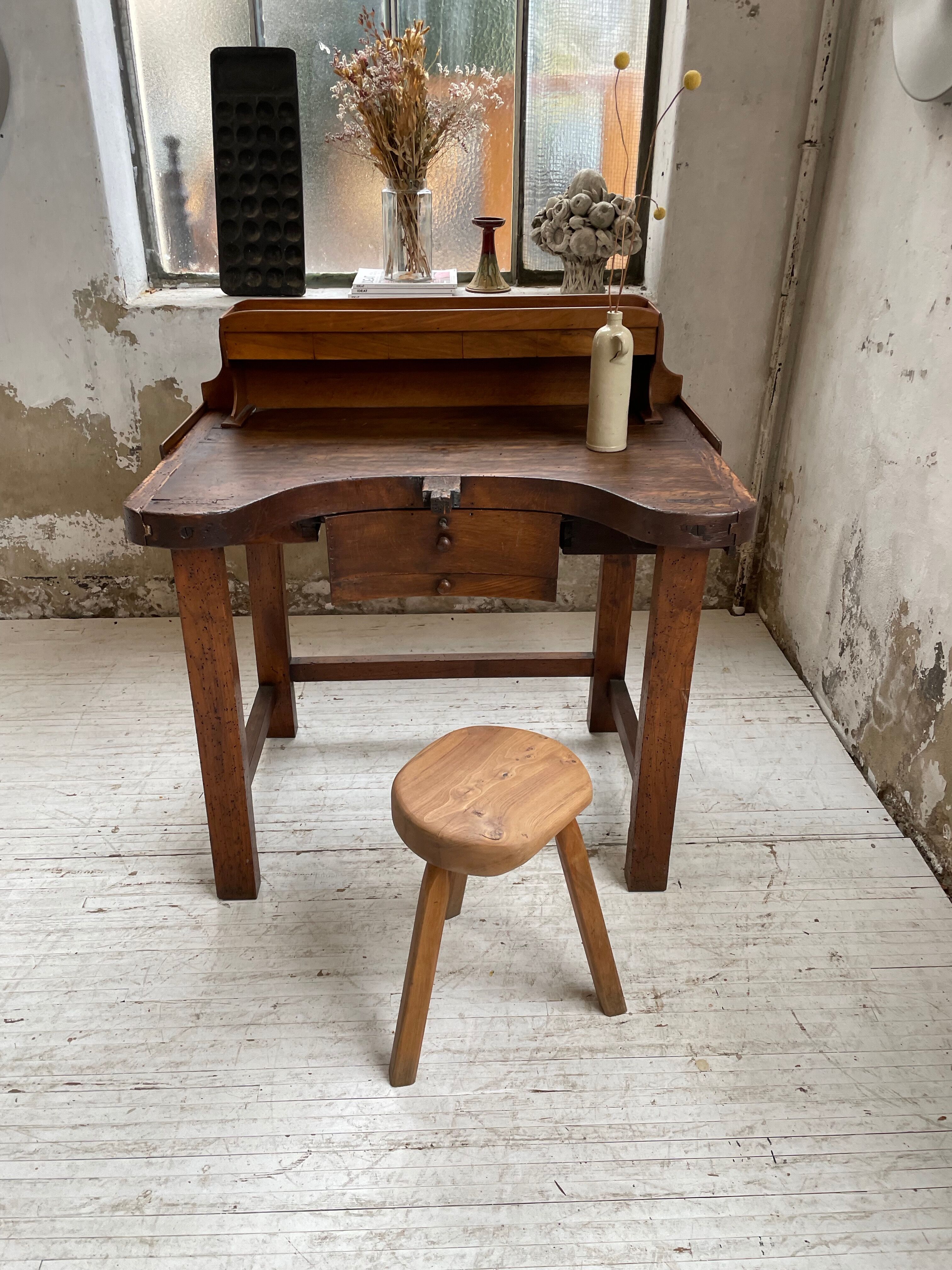 Establishment of jeweler XIXth oak