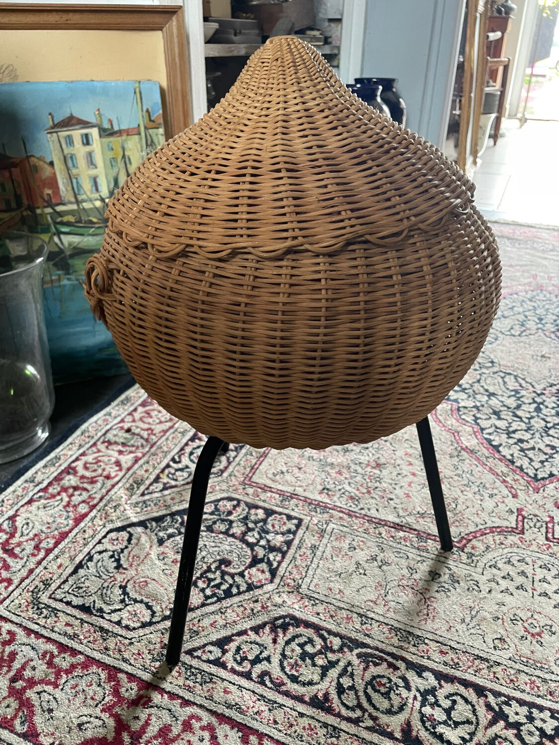 Wicker basket on foot fabric inner covering