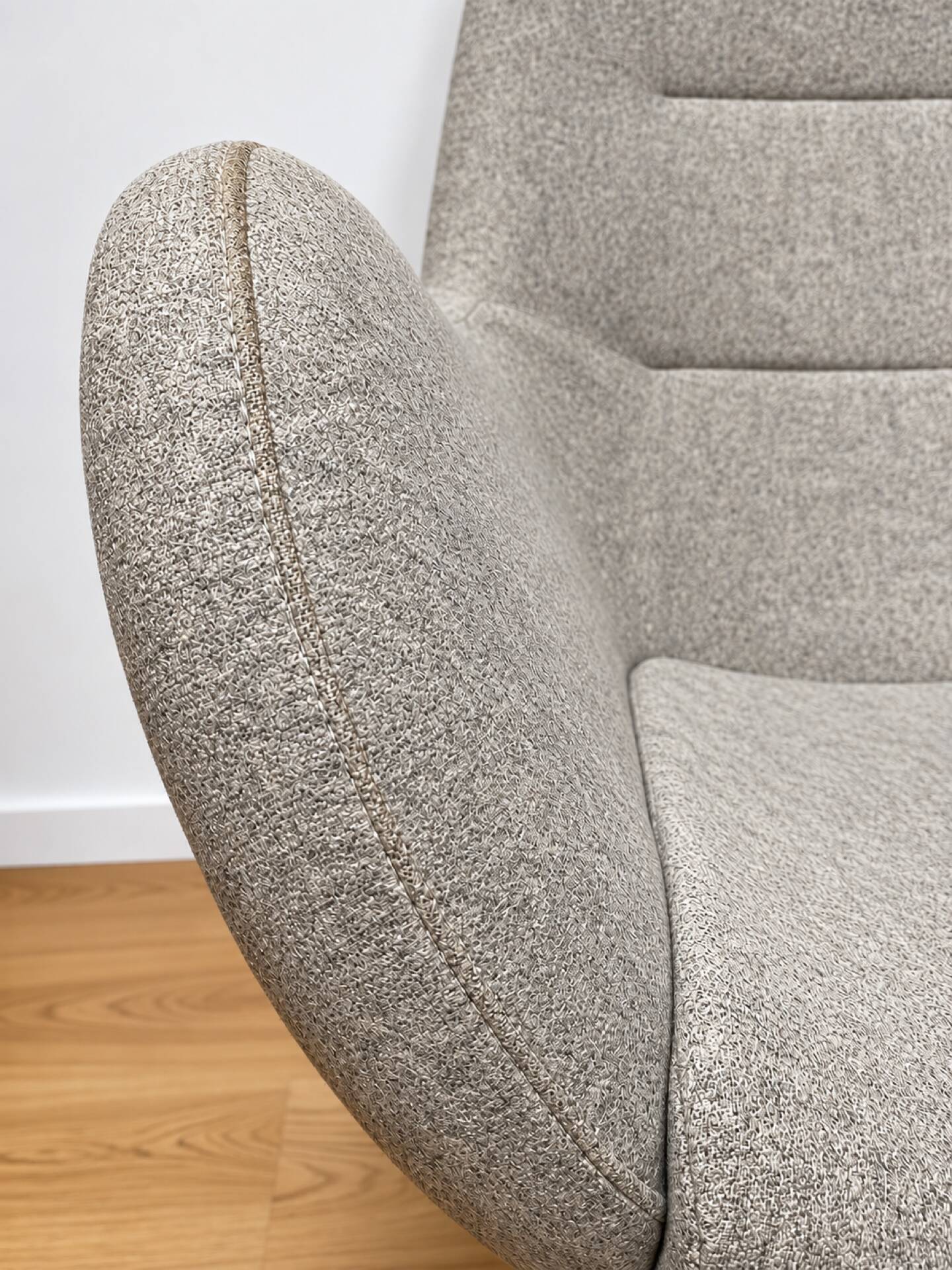 Columbus SCL1 lounge chair by Connection, 2015