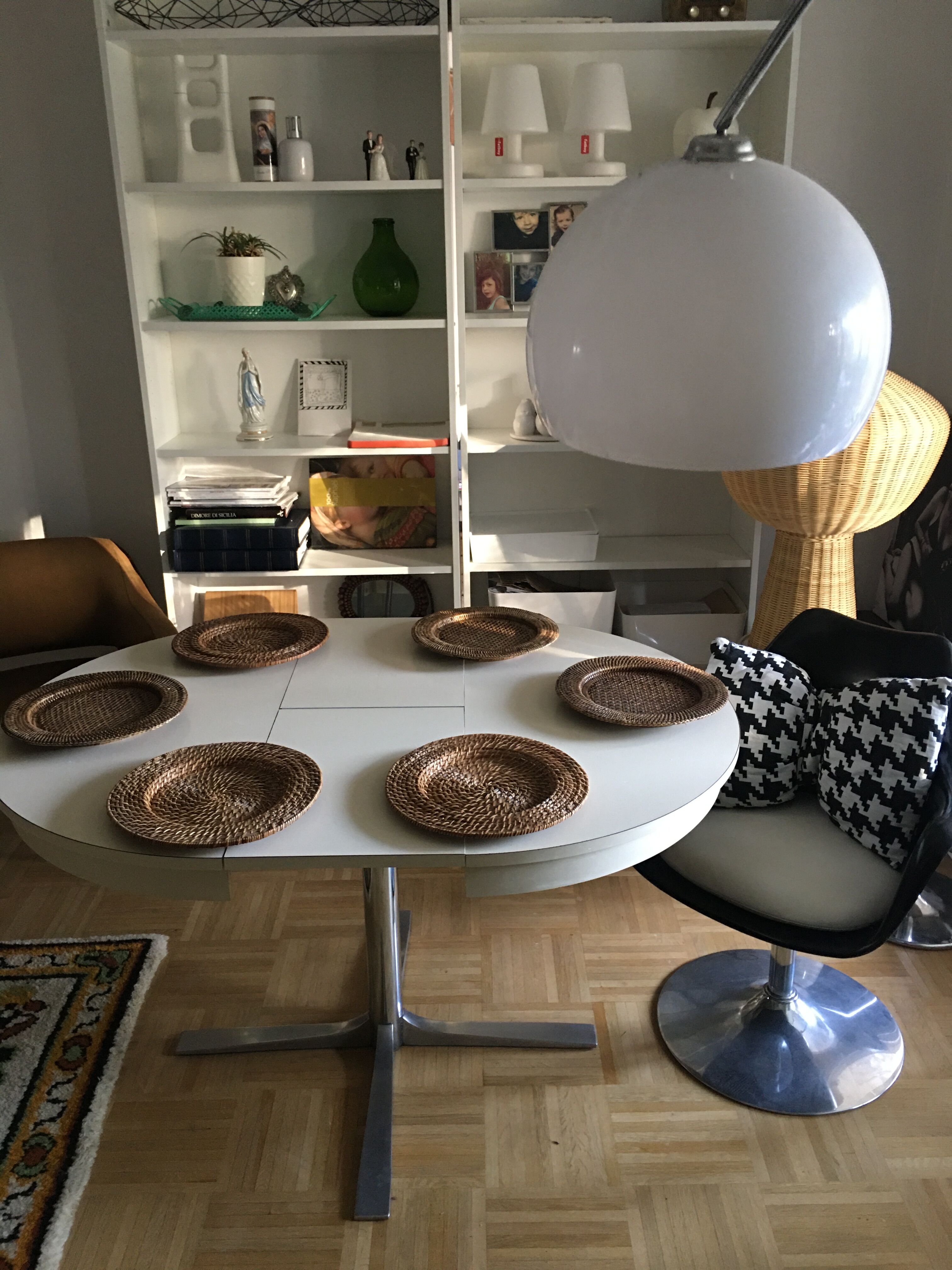 Central foot table with extensions 70