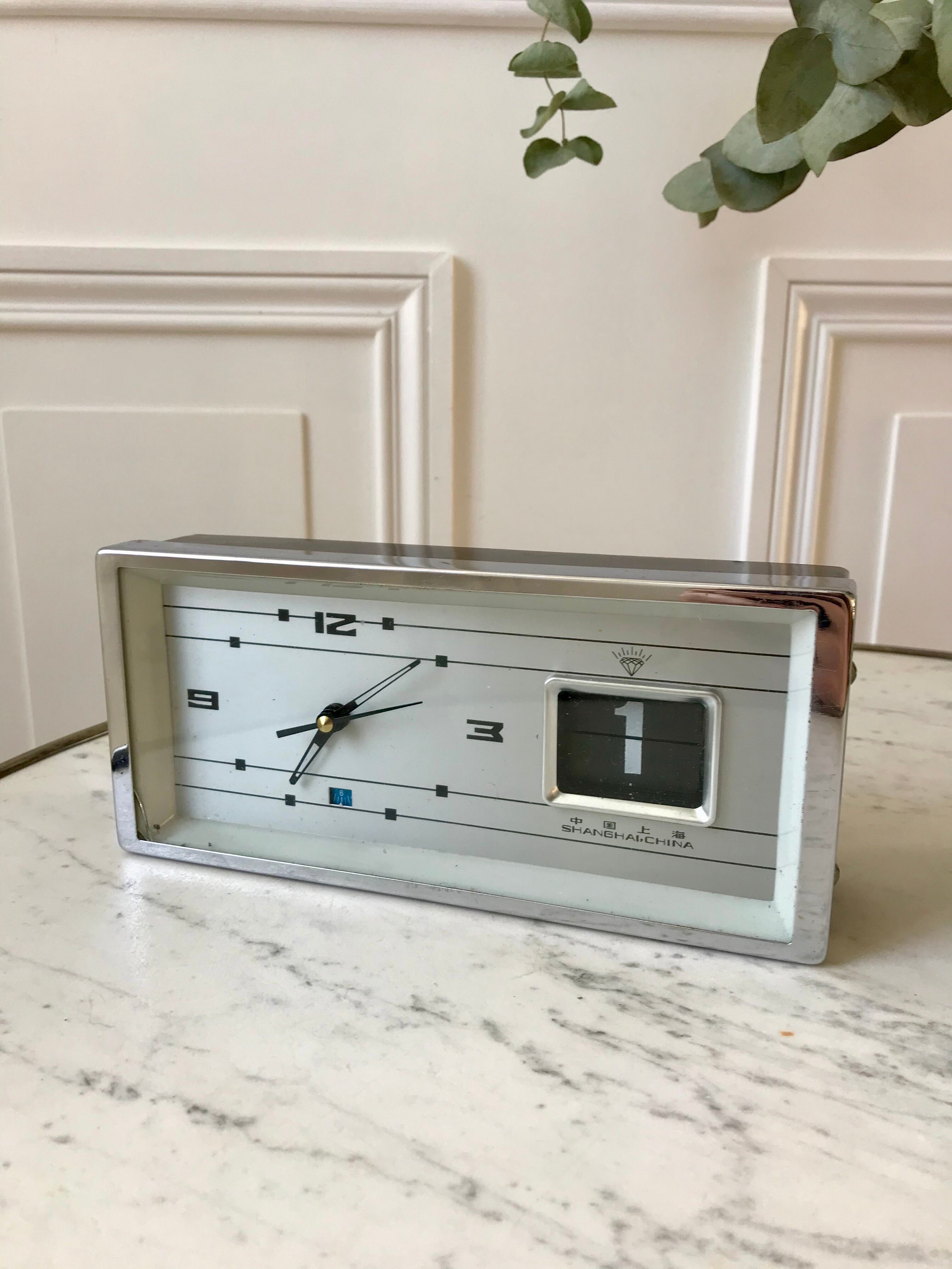 Vintage alarm clock Shanghai China Diamond 70s