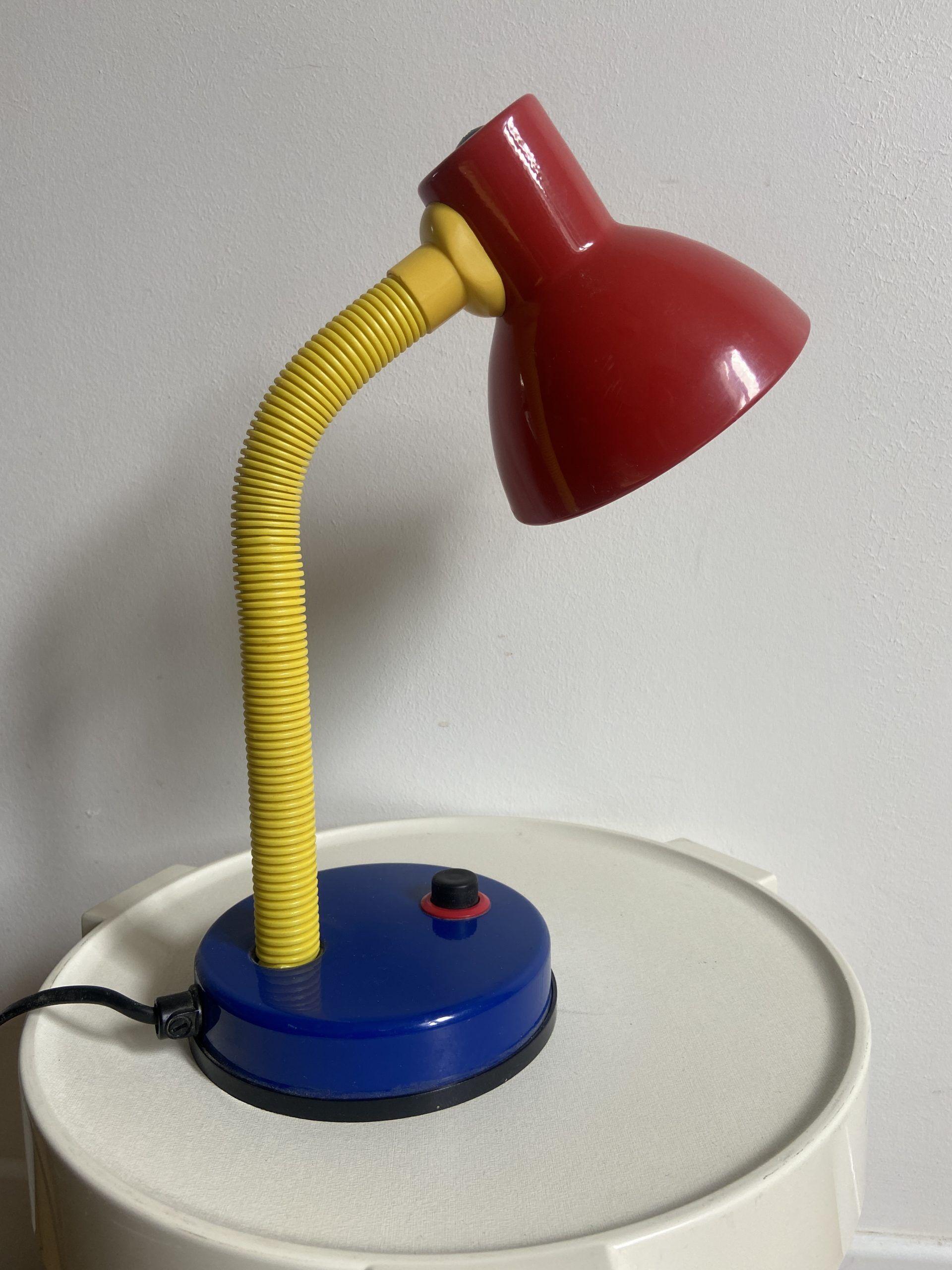 Lampe de bureau colorée esprit “memphis style”