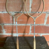 Paire de raquettes de tennis anciennes en bois et métal, années 50