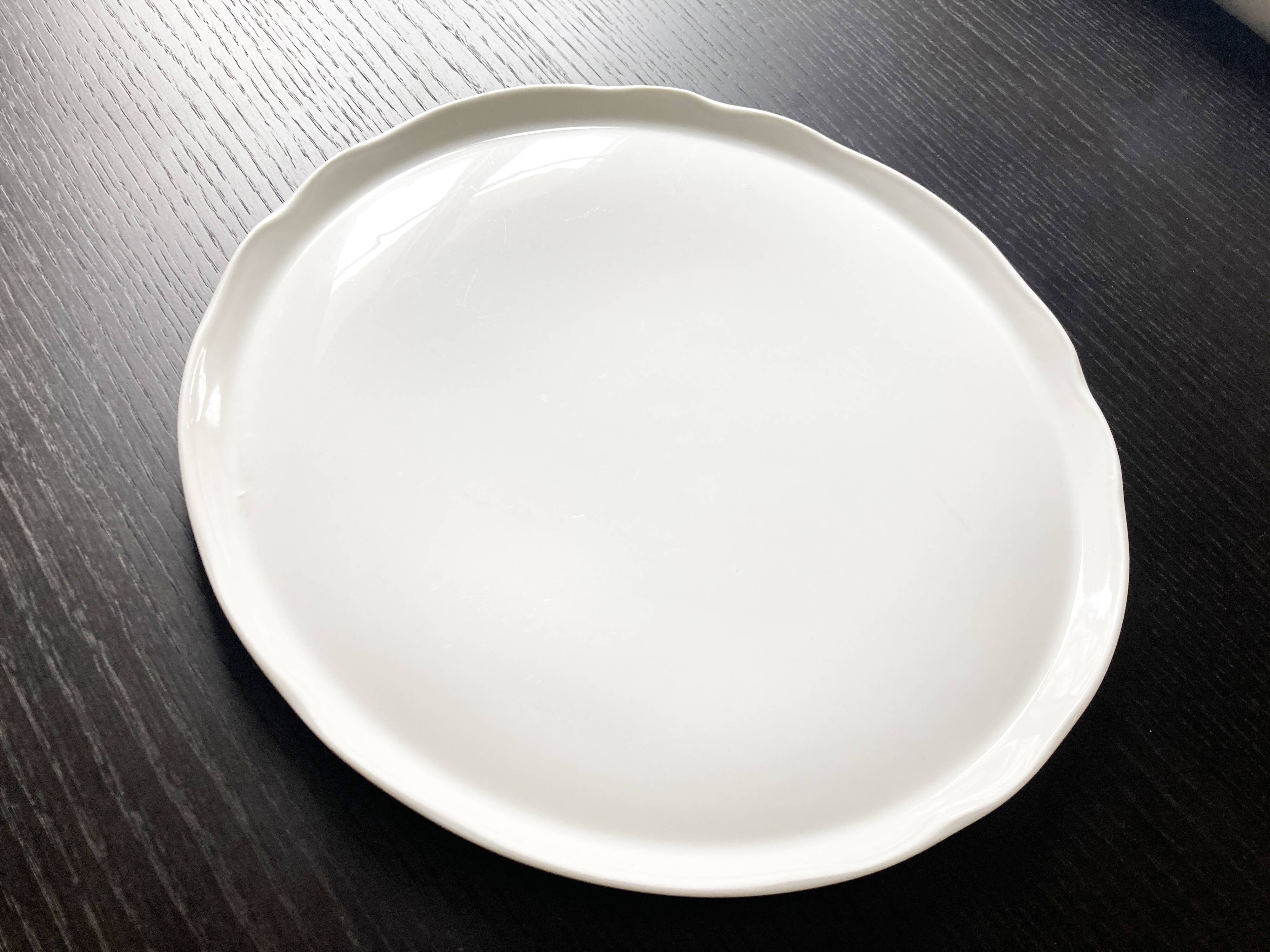 Pie or cheese dish, in white porcelain