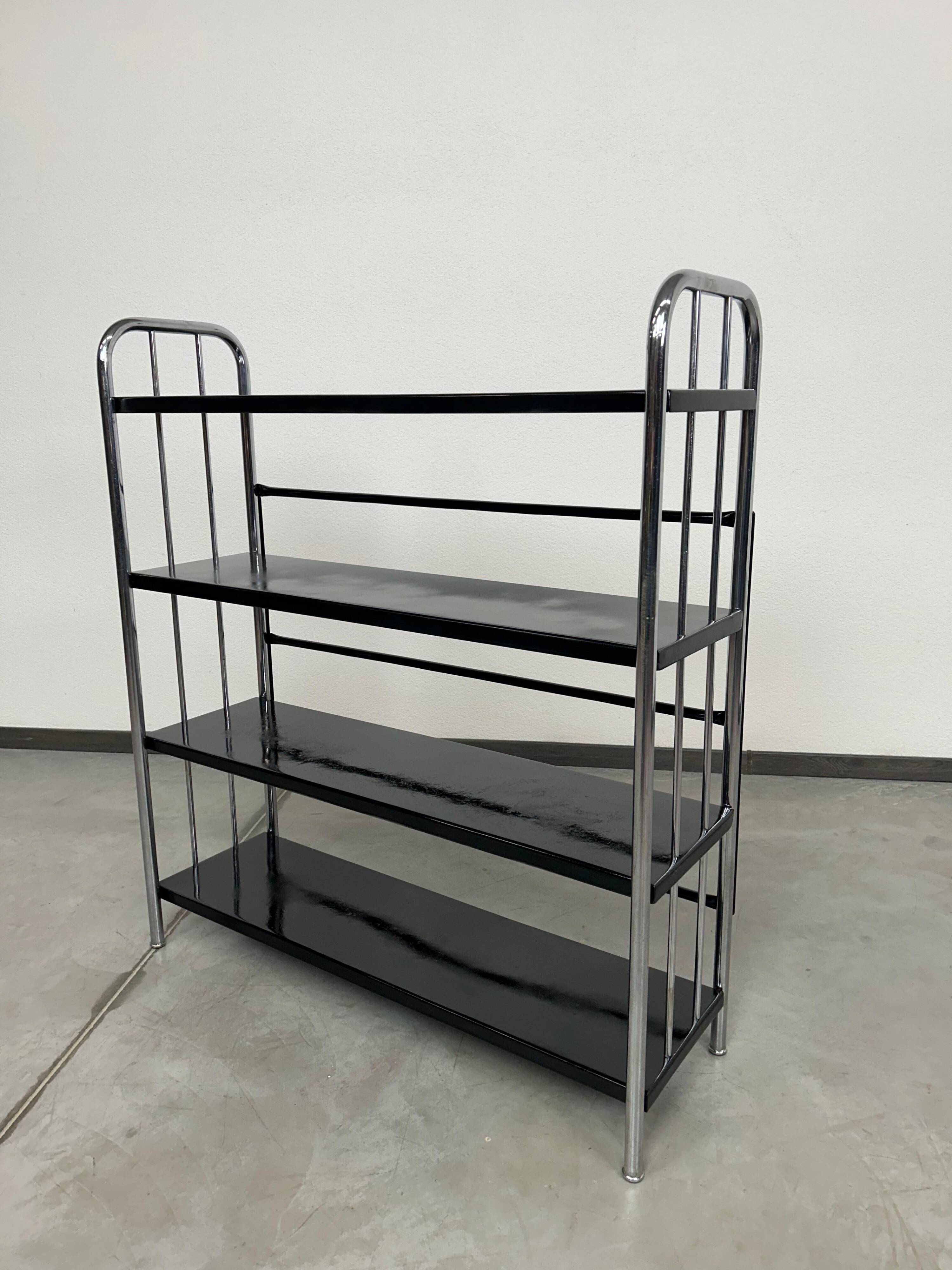 Étagère Bauhaus en acier tubulaire