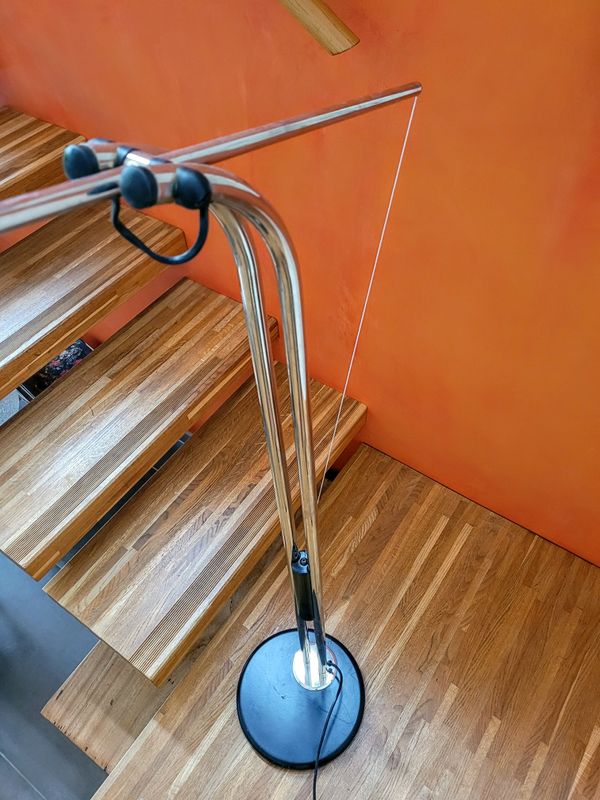 Lampadaire chromé à contre-poids années 70