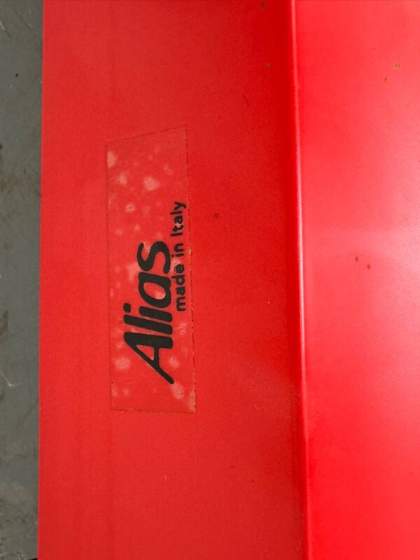 Table d'appoint moderne italienne rouge Laleggera par Ricardo Blumer pour Alias