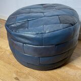 Pouf en cuir patchwork de Sède bleu