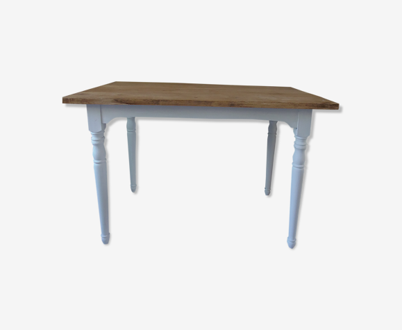 Table piétement, ceinture patinés gris perle, plateau bois