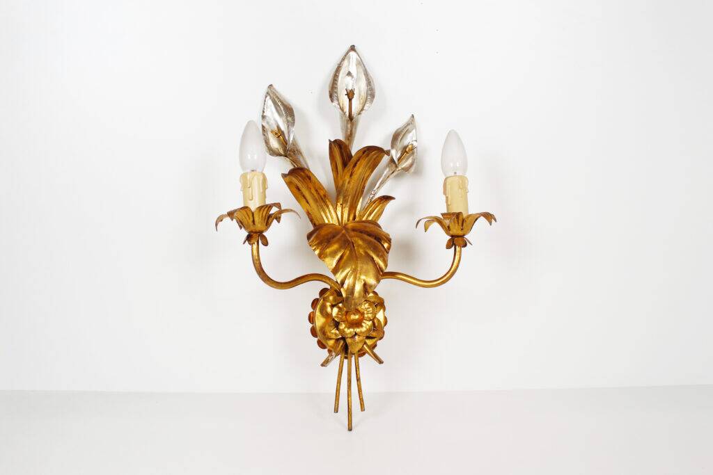 Single large 1960s Italian gilt 'Callas' leaf sconce by Hans Kögl