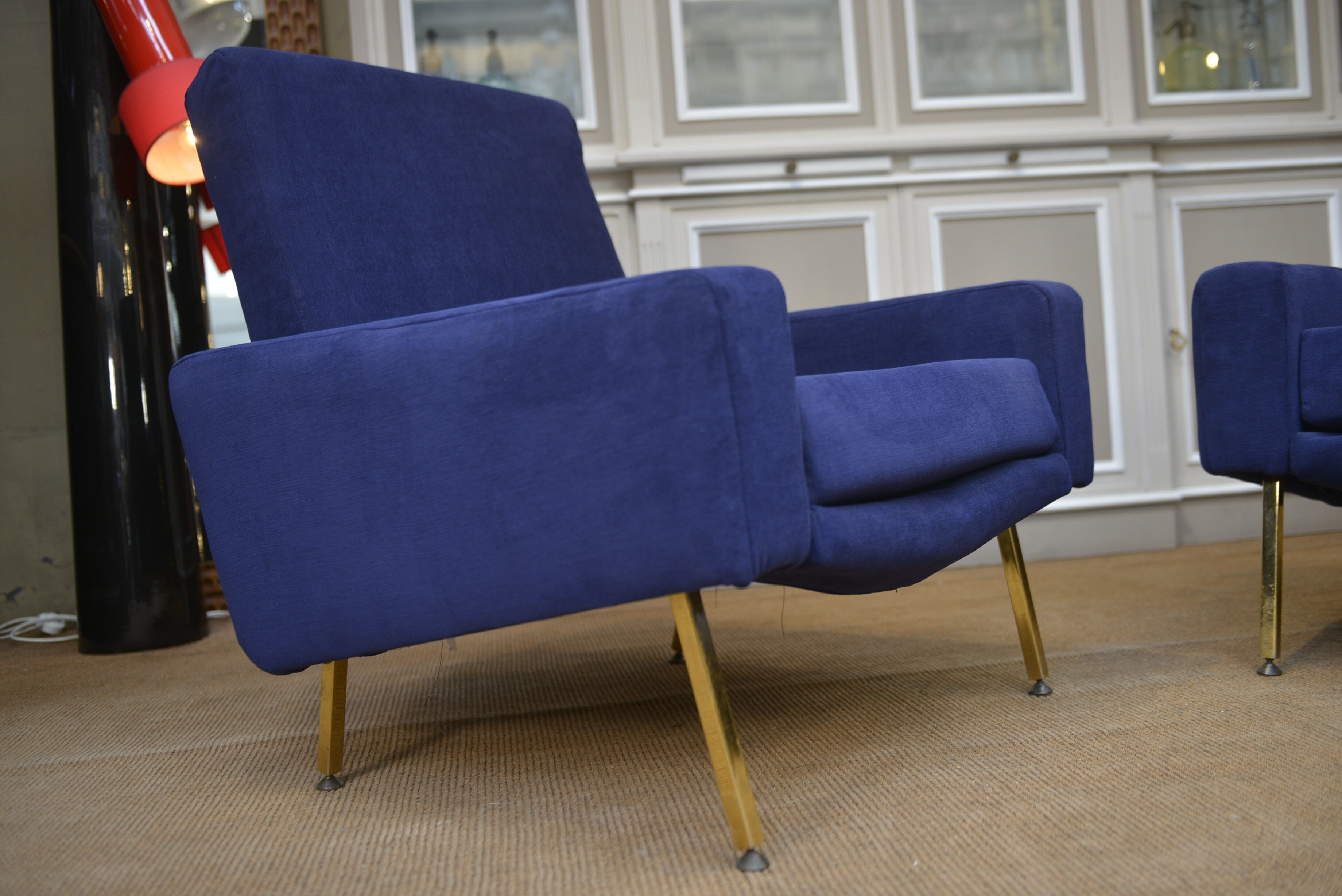 Pair of armchairs and ottoman vintage 1950 in blue velour and brass