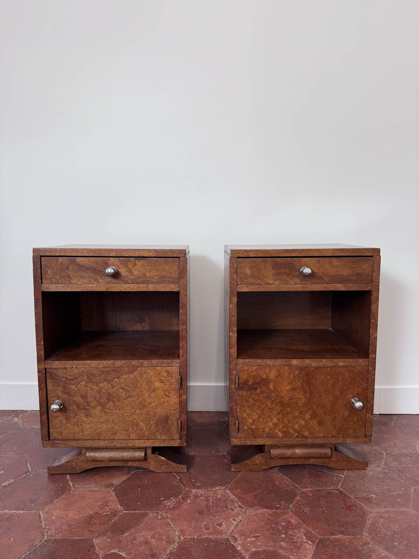 Pair of bedside tables / Art Deco accent furniture from the 1930s.
