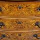 Commode galbée en marqueterie de noyer – Style Louis XV