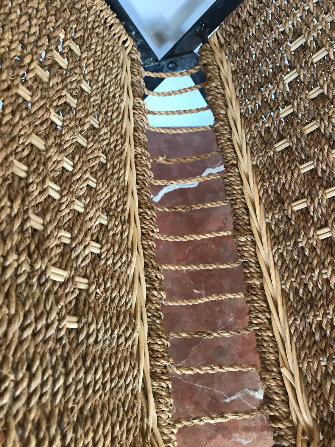 Pretty magazine rack in iron and braided rope