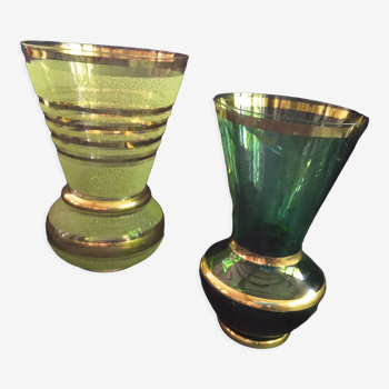 Deux vases verts vintage en verre et effet granité années 50