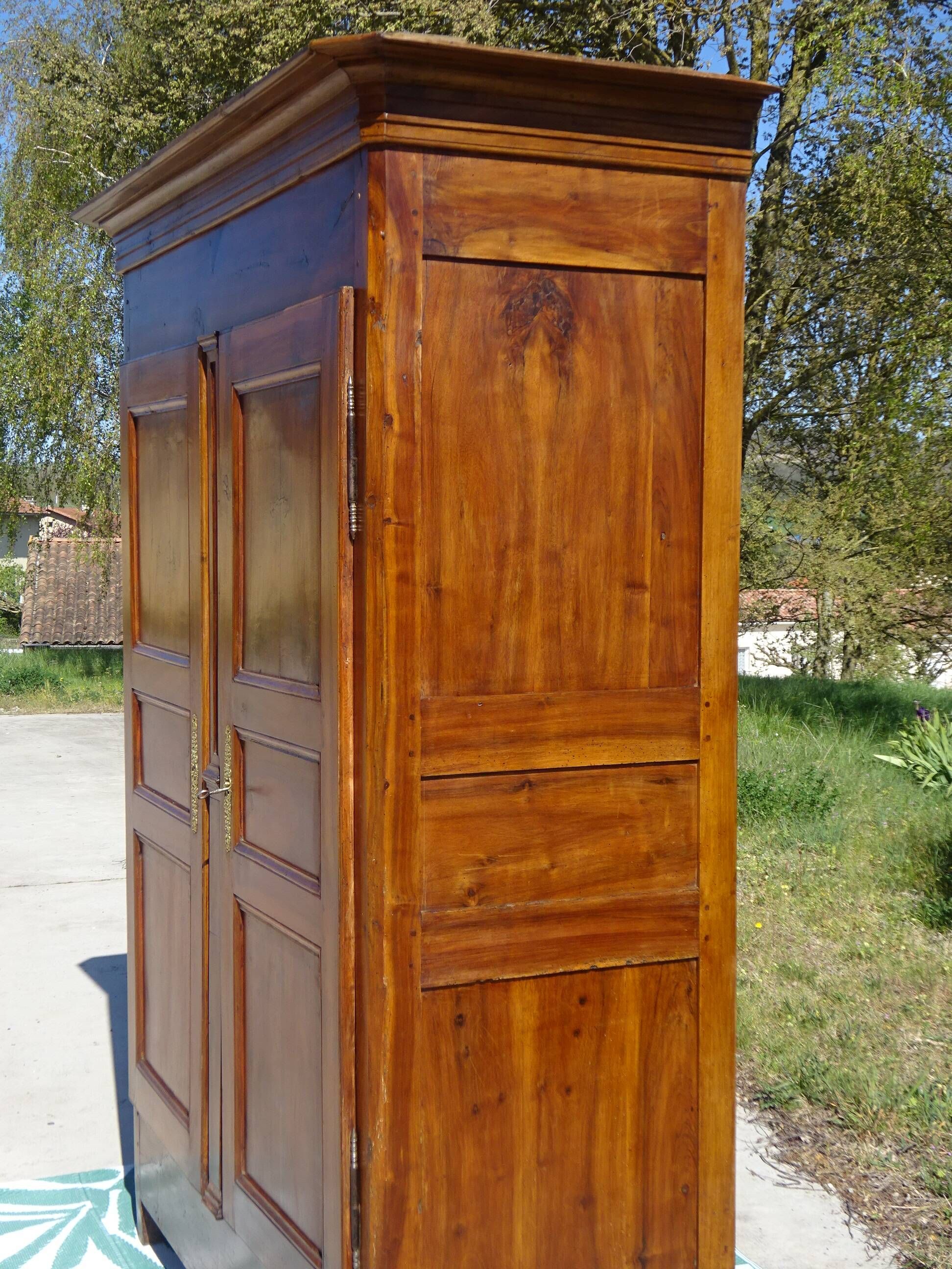 Ancienne armoire Louis Philippe en noyer