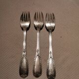 3 silver metal forks