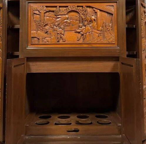 Meuble bar chinois sculpté en bois – XXe siècle
