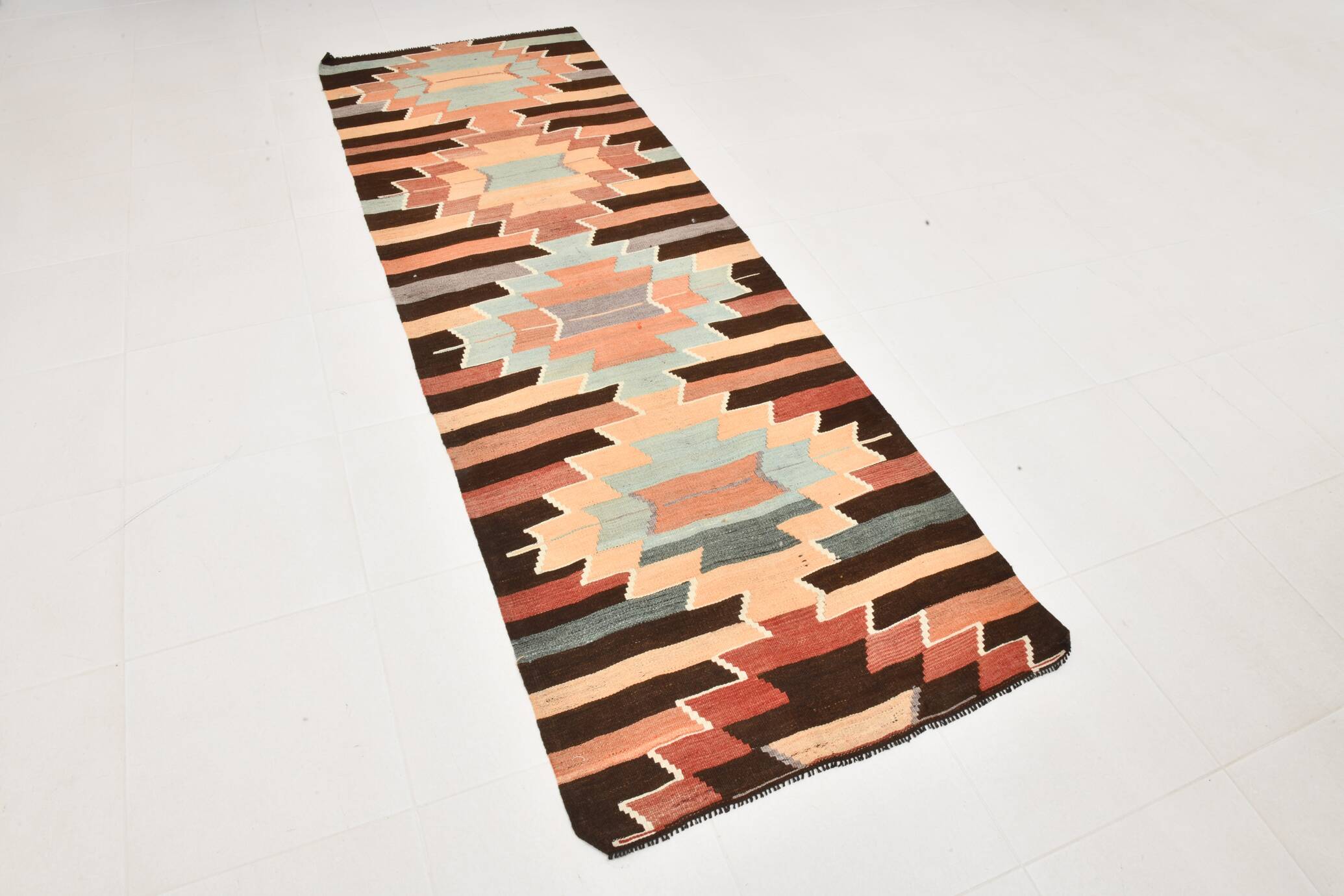 Vintage Kilim Rug, Geometric Zigzag Pattern in Earthy & Pastel Tones