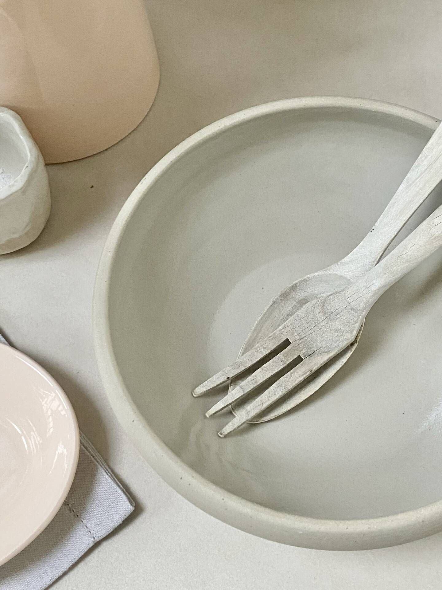 Stoneware salad bowl