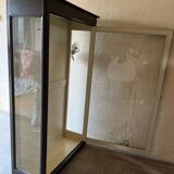 Ancienne vitrine en bois vitrée