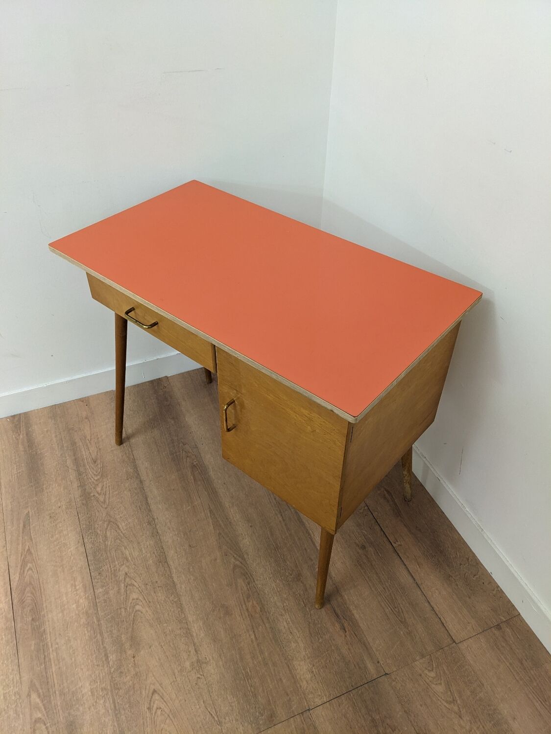 Bureau vintage scandinave en bois et formica