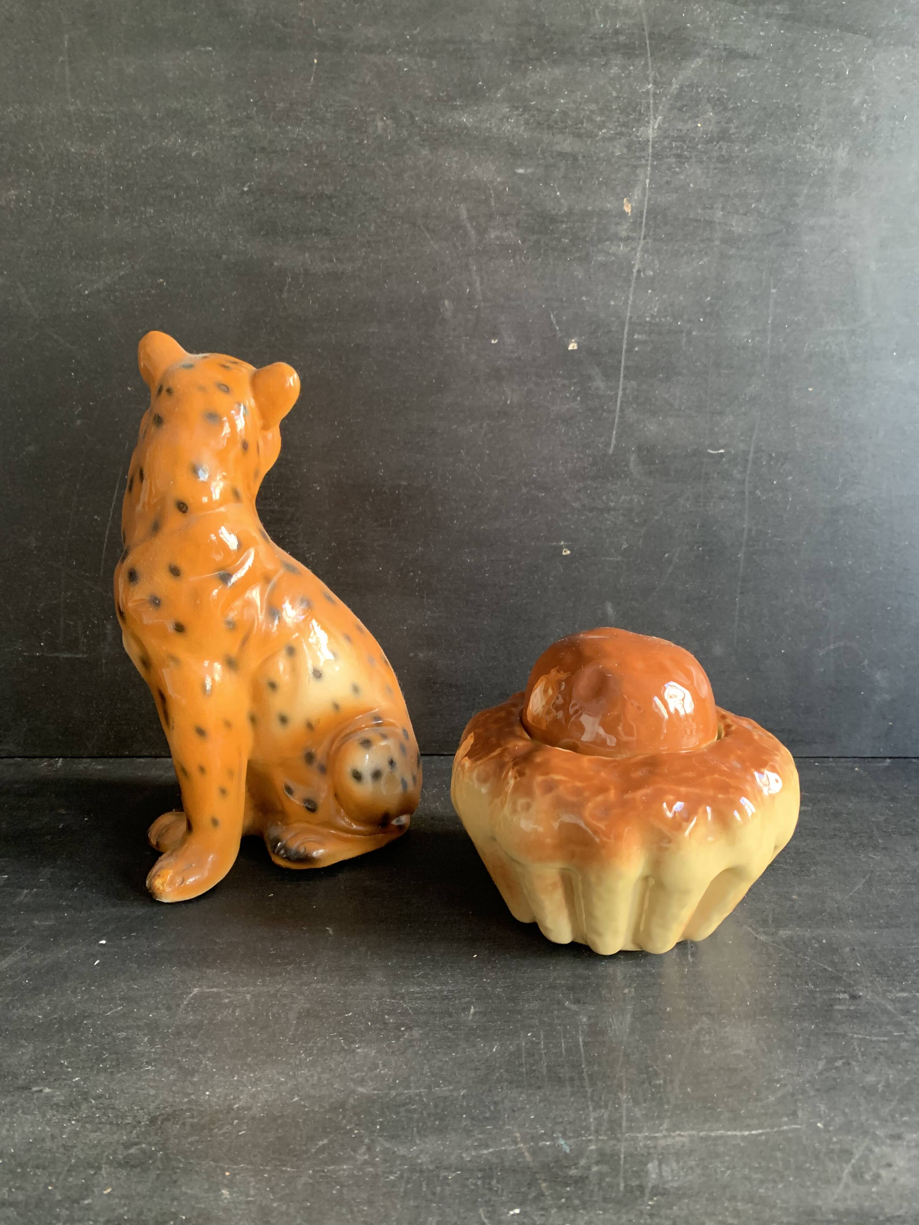 Brioche-shaped slip sugar pot, shaped and sculpted