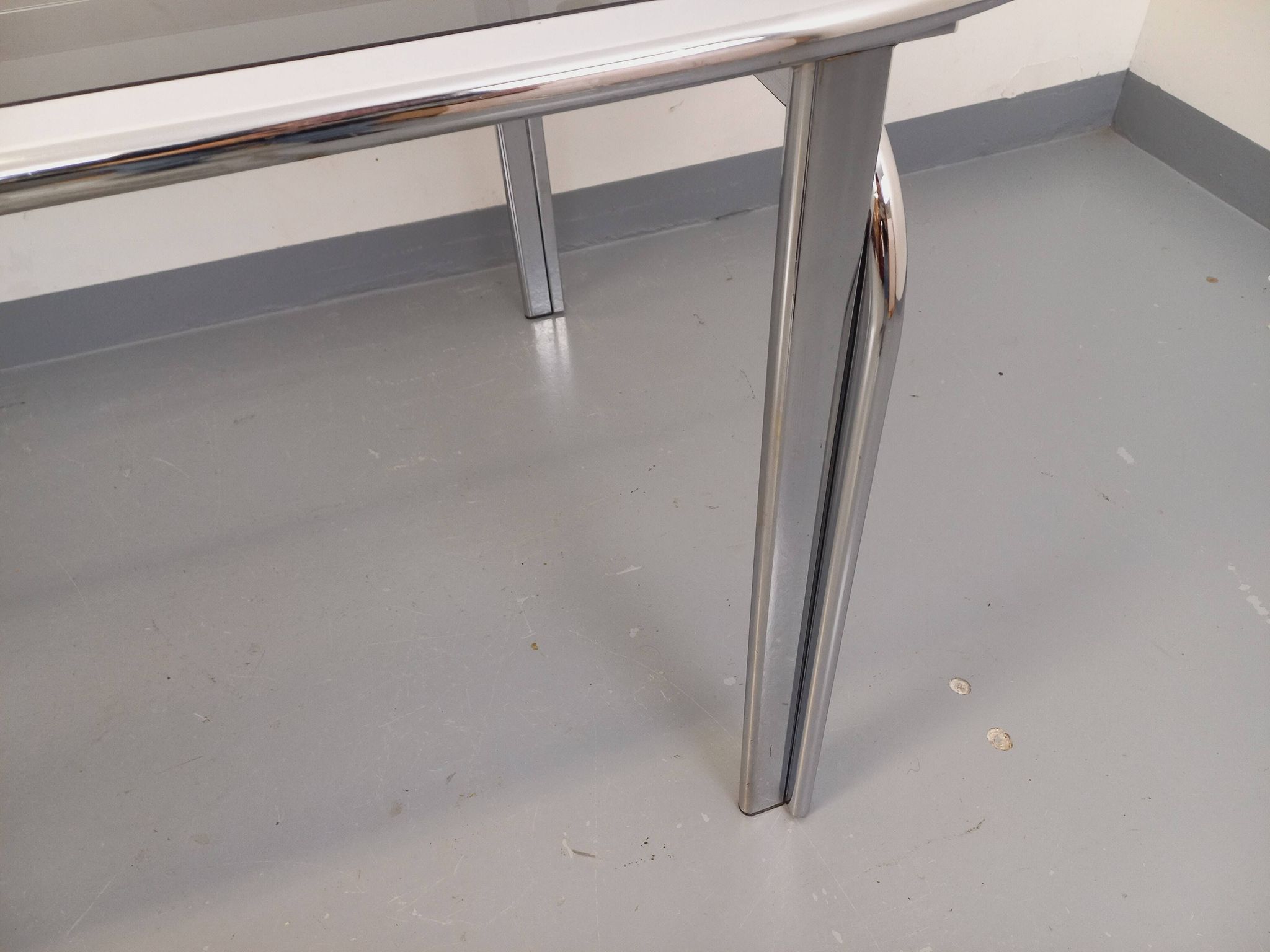 Vintage oval dining table in smoked glass and chrome metal, Space Age style.