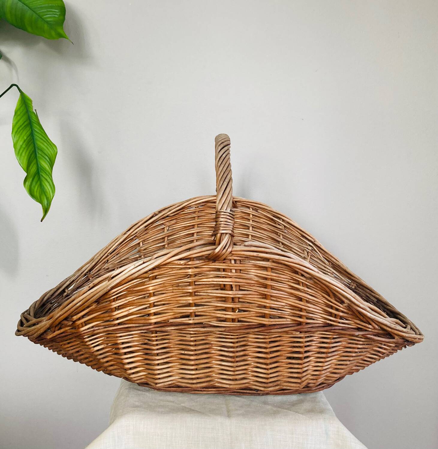 Wicker rattan log basket from the 1970s/80s