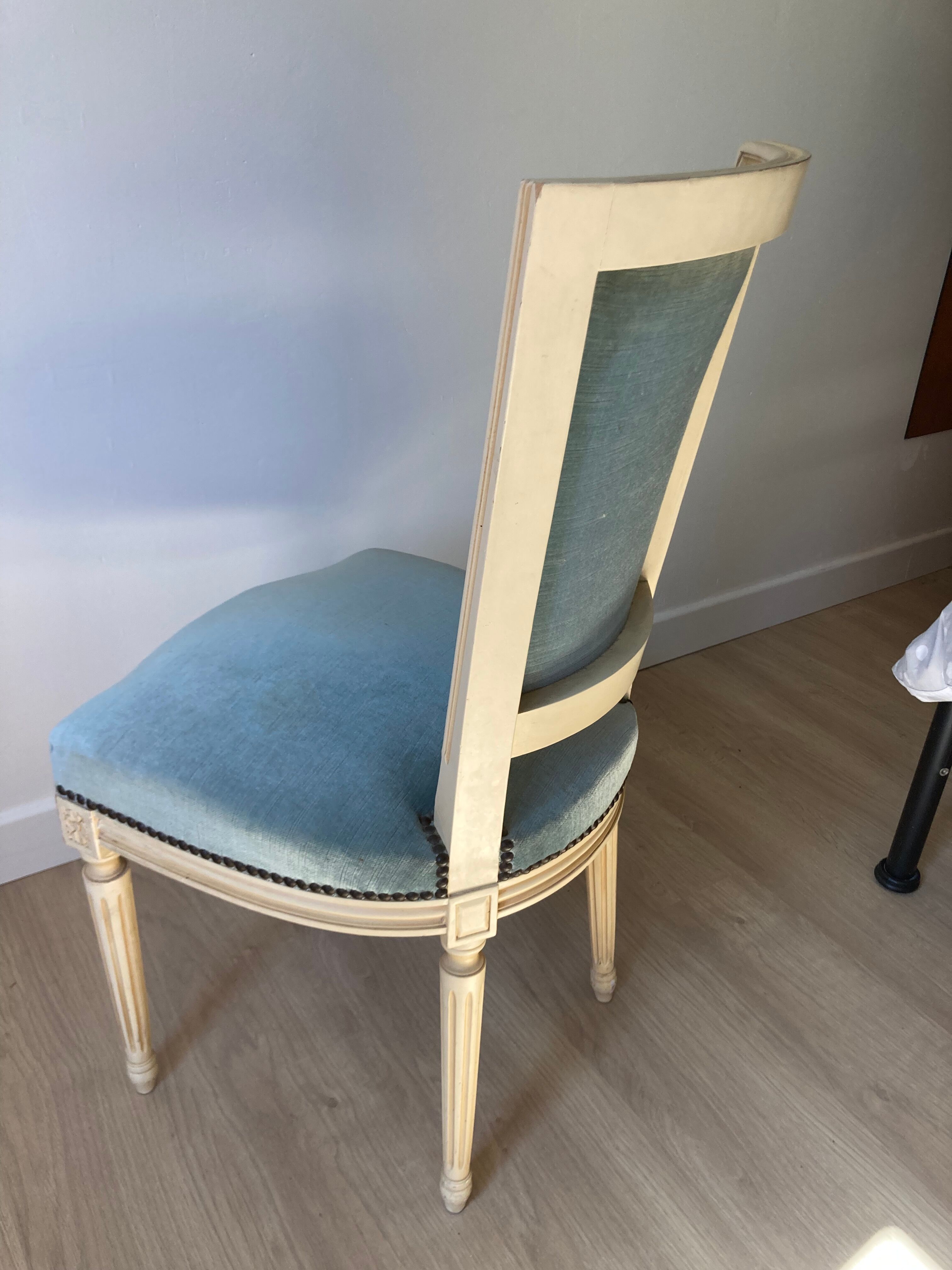 Suite of 4 velvet chairs