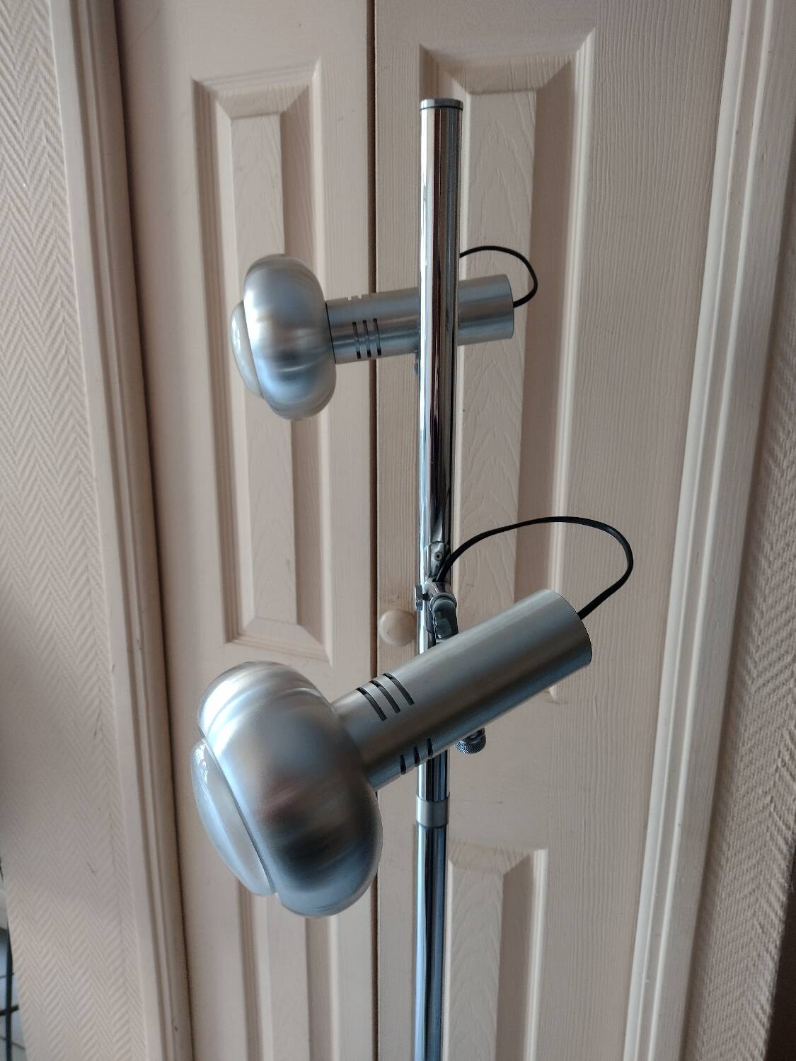 Vintage 70s floor lamp in chrome and aluminum reflector