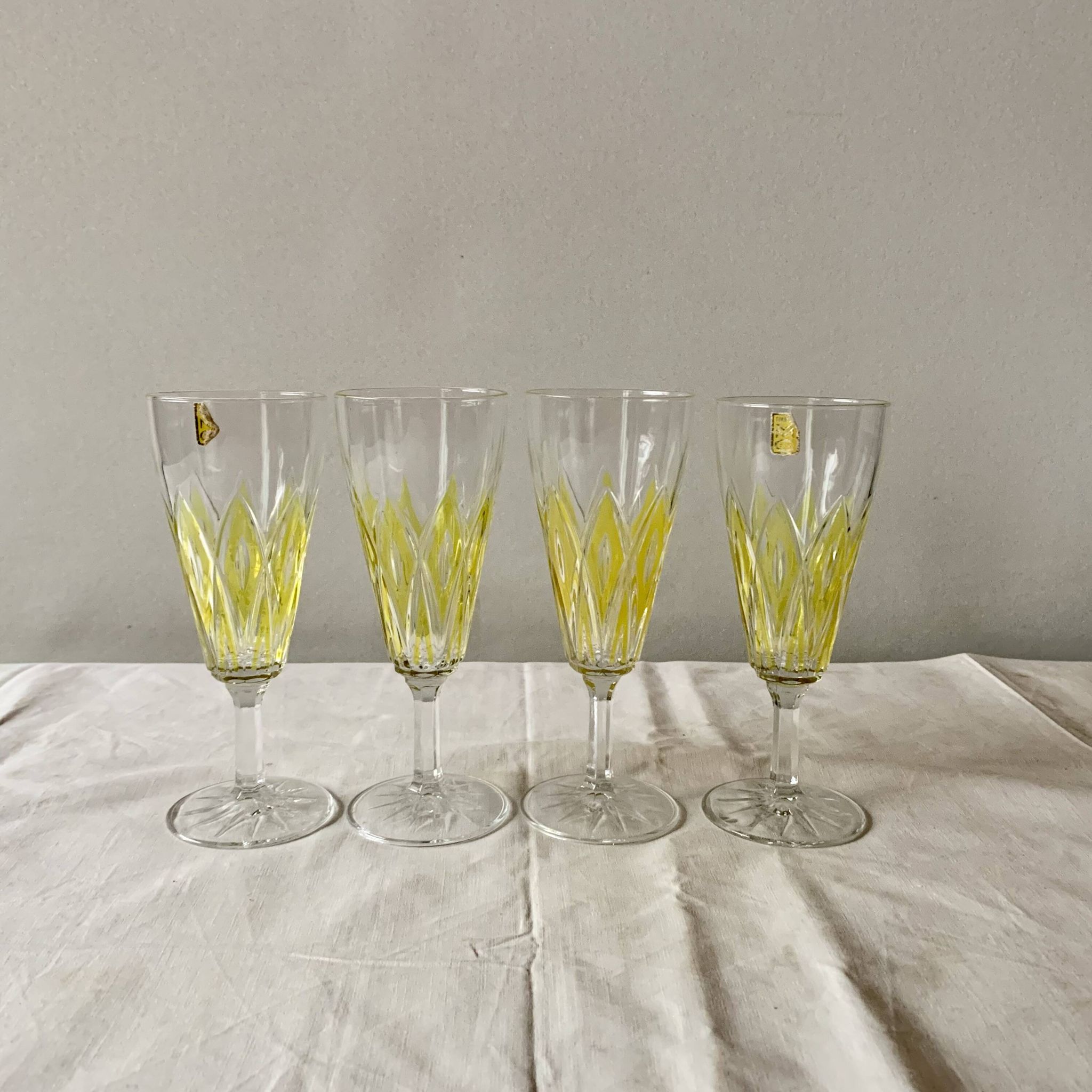 Set of 4 glasses - VMC Reims Arlequin champagne flutes - yellow decor