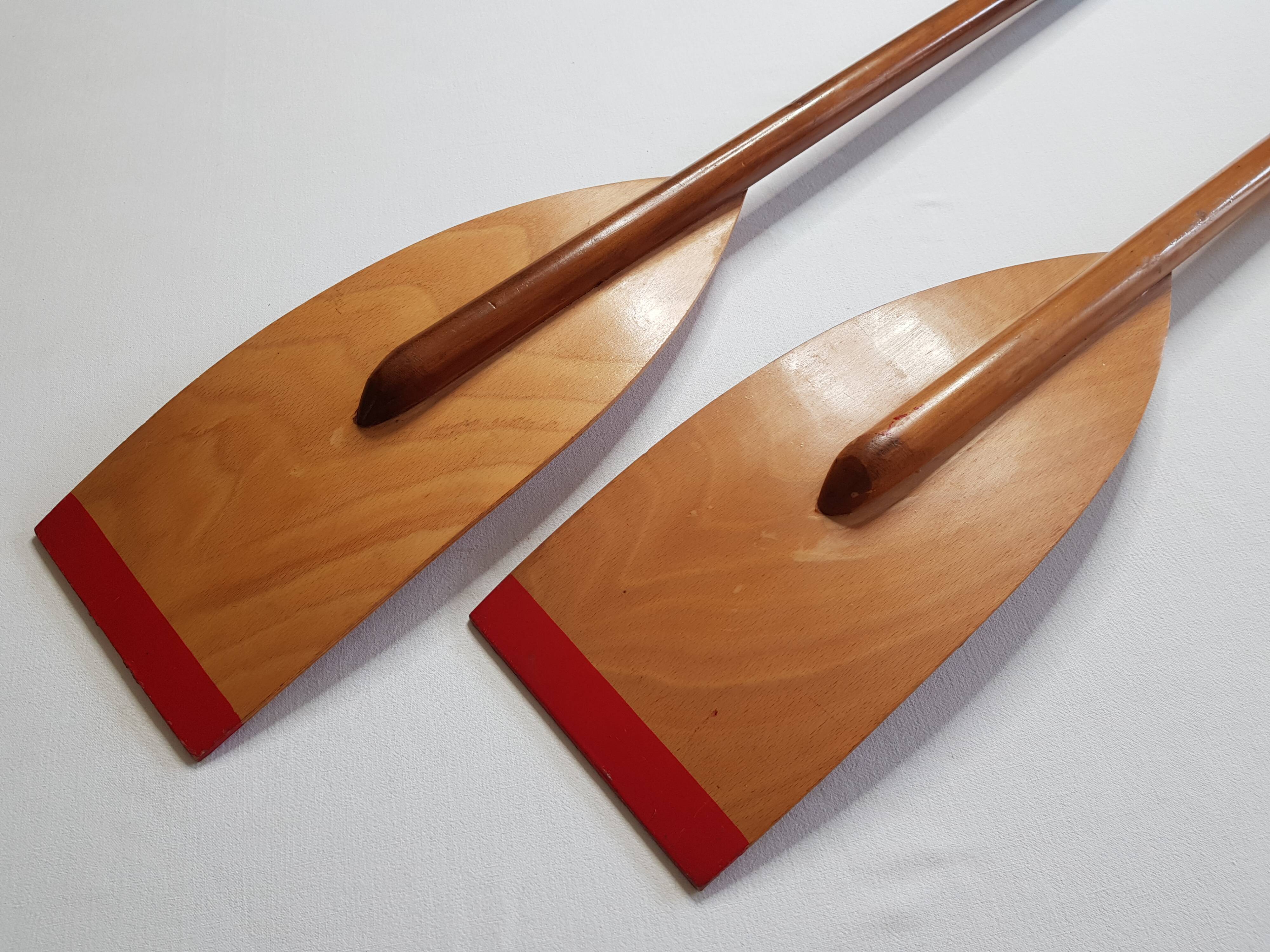 Former wooden double-row paddle